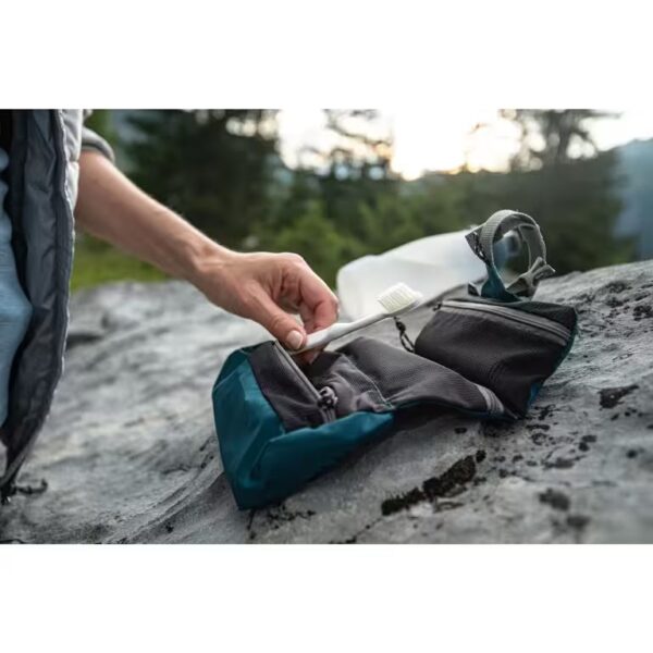 FORCLAZ Trekking Foldable toiletry bag - Image 4